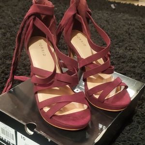 Wide Width open toe strappy burgendy heel *new*